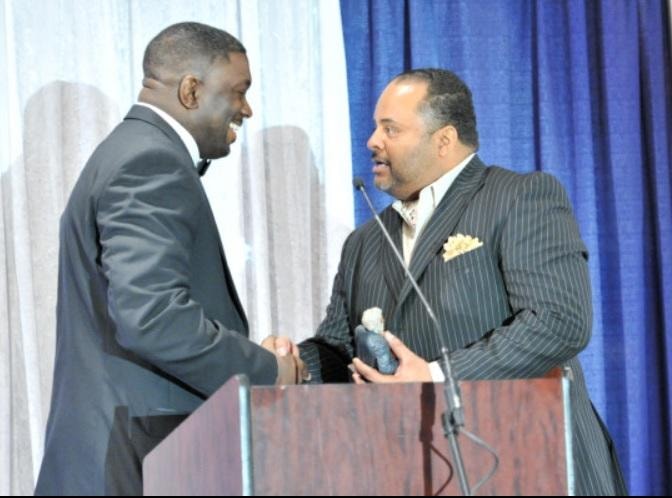 Roland Martin handshake at VABHMA Gala